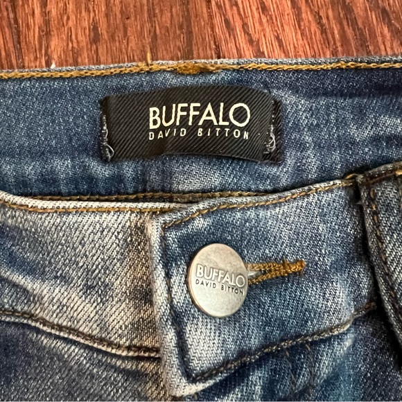 FREE 💙 Buffalo Jean Shorts - Picture 3 of 5